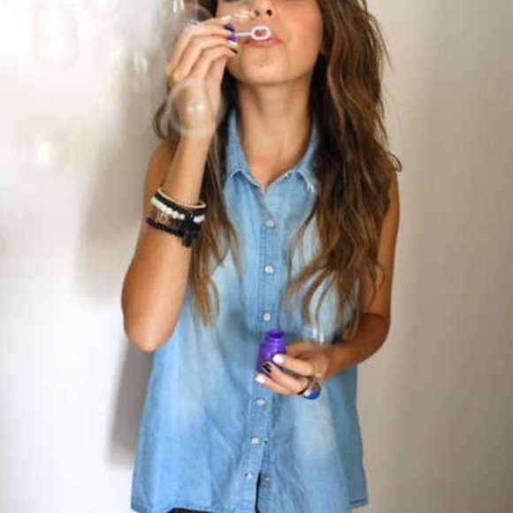 Forever 21 Tops - FOREVER 21 Chambray Snap Up Sleeveless Hi-Low Asymmetric Hem  Blue Top